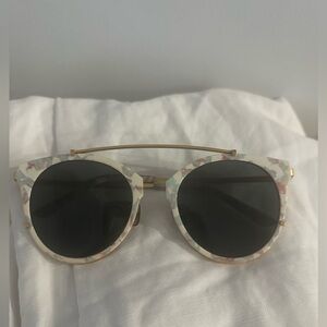 MUJOSH Round Sunglasses – Marbled Frame with Gold Bridge